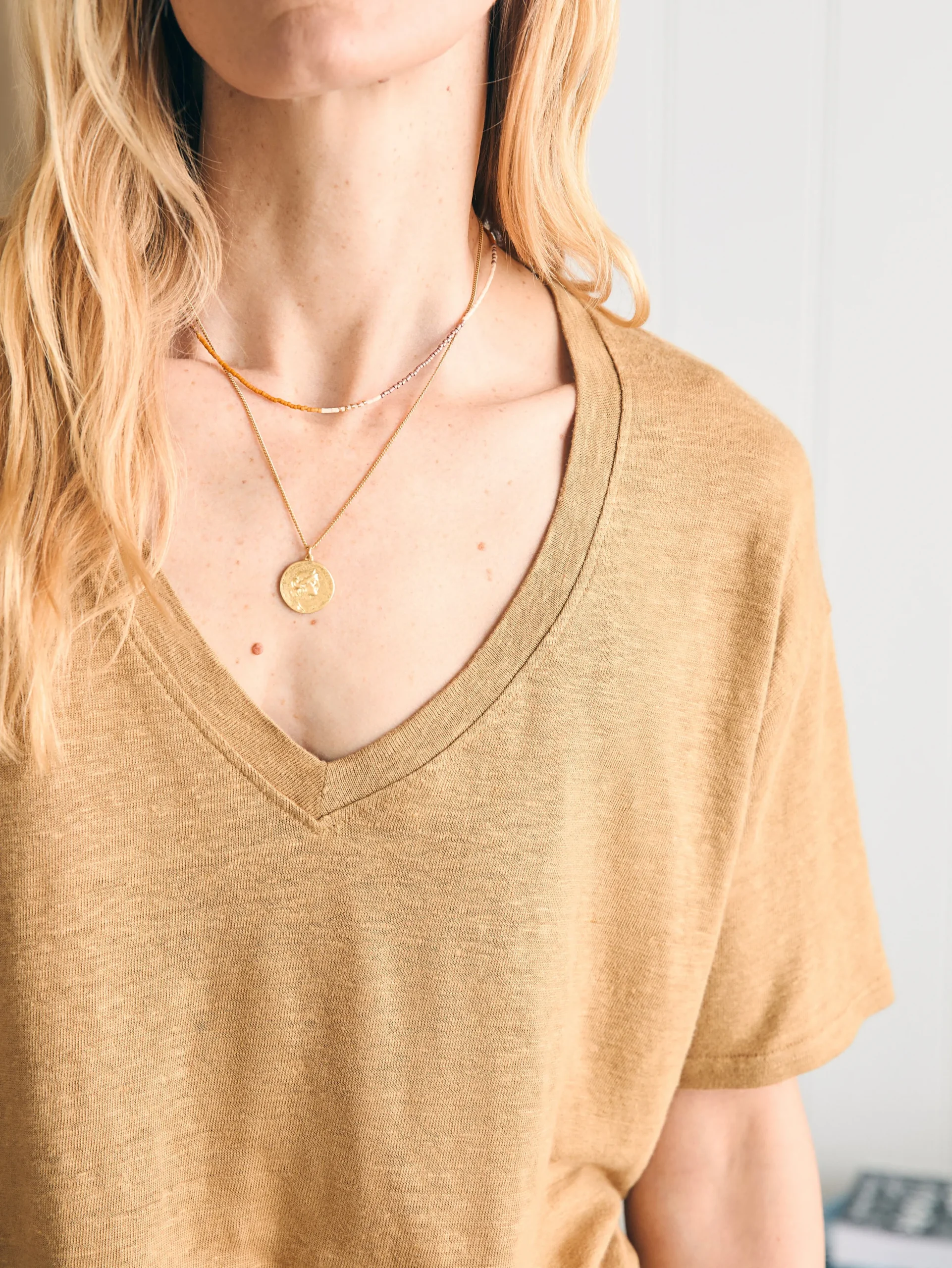 Women Faherty Brand Oceanside Linen V-Neck Tee -