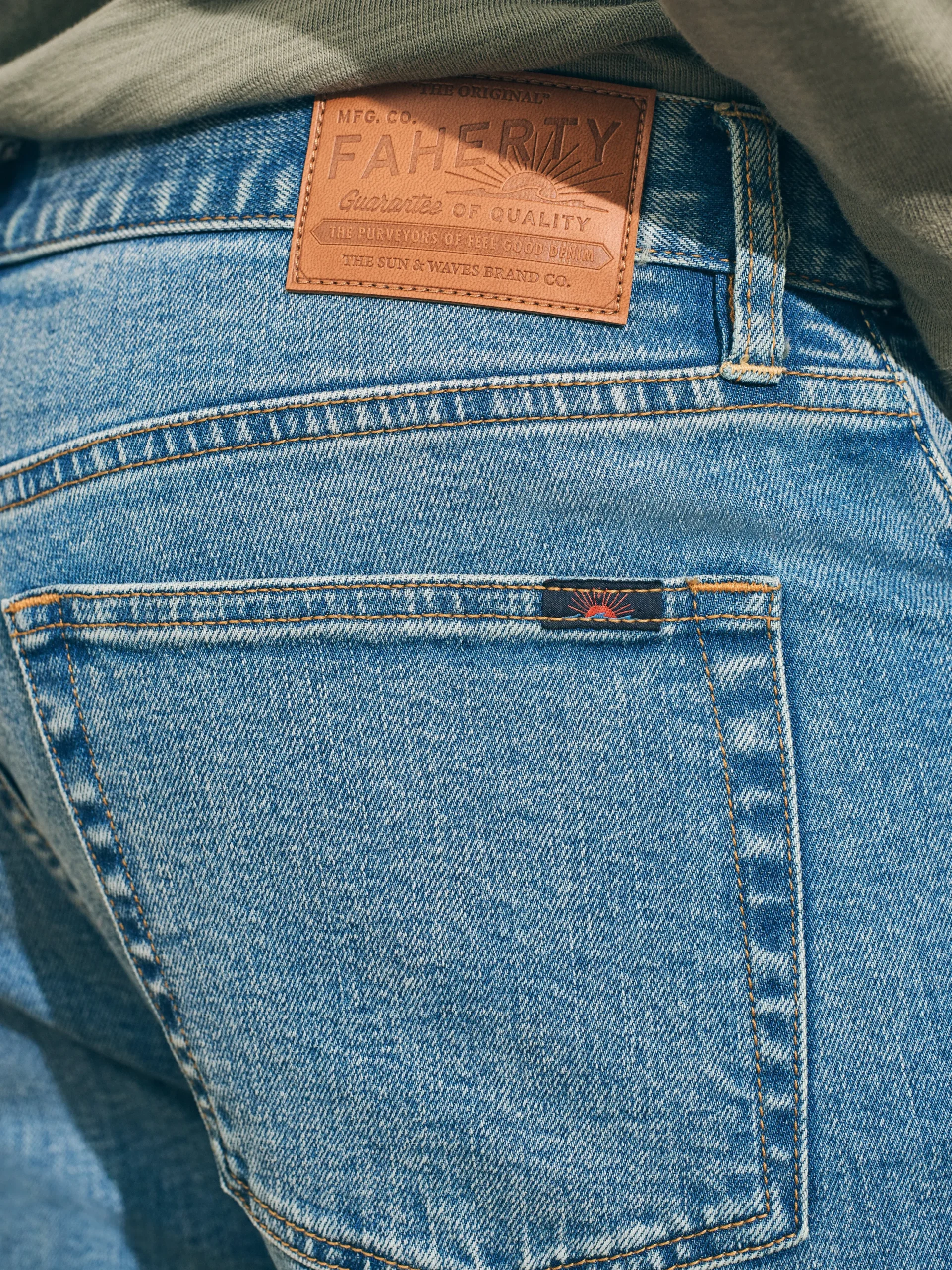 Faherty Brand Organic Cotton Slim Straight Denim (32" Inseam) -