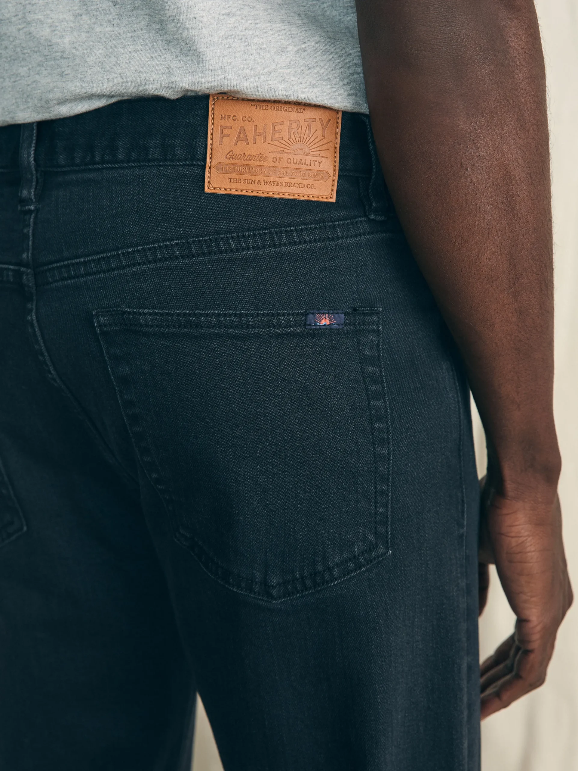Faherty Brand Organic Cotton Slim Straight Denim (32" Inseam) -